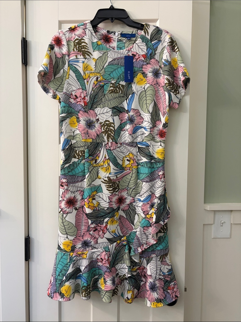 Floral short-sleeve top with back zipper